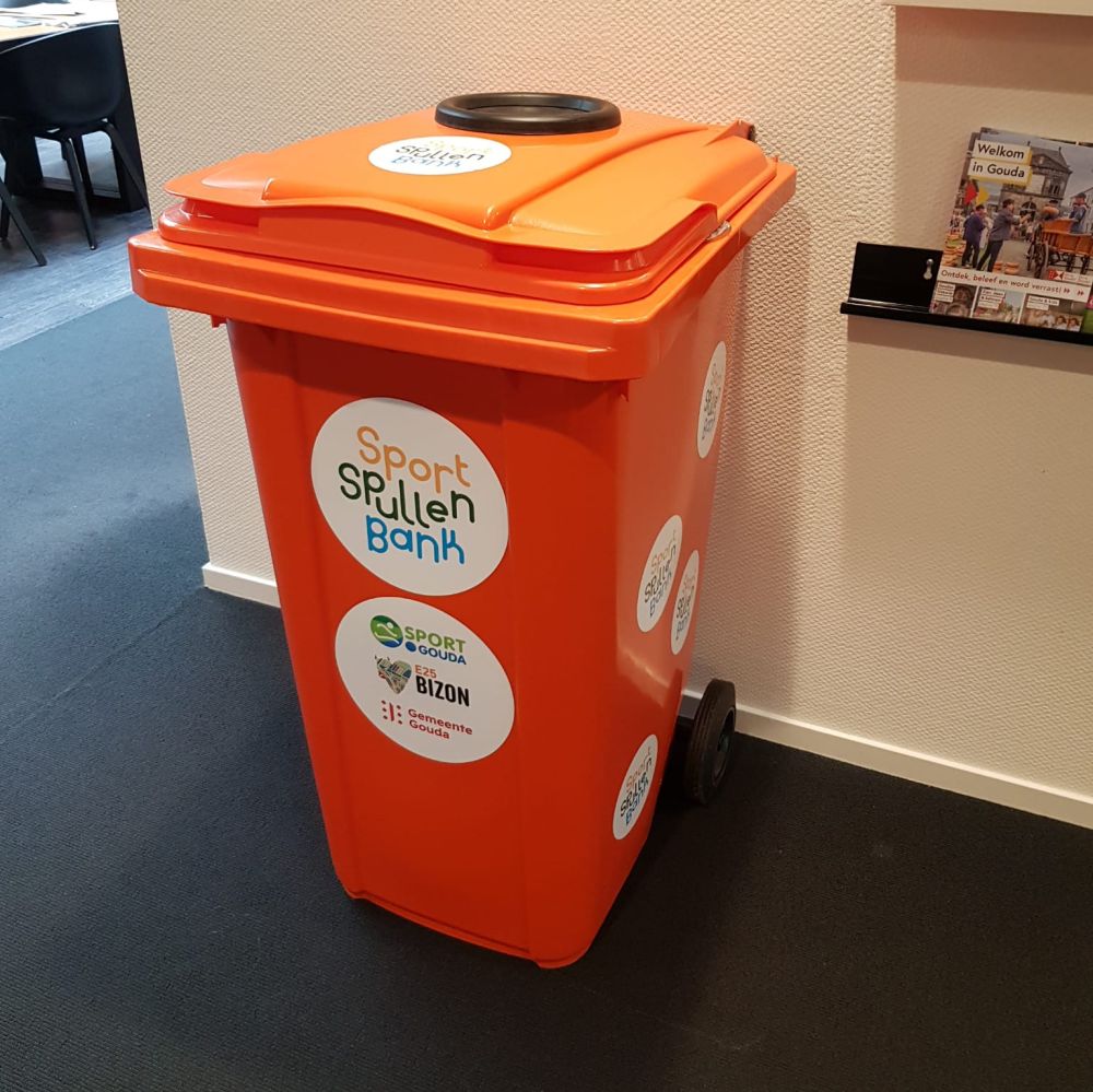 Inzamelbakken bij sportverenigingen